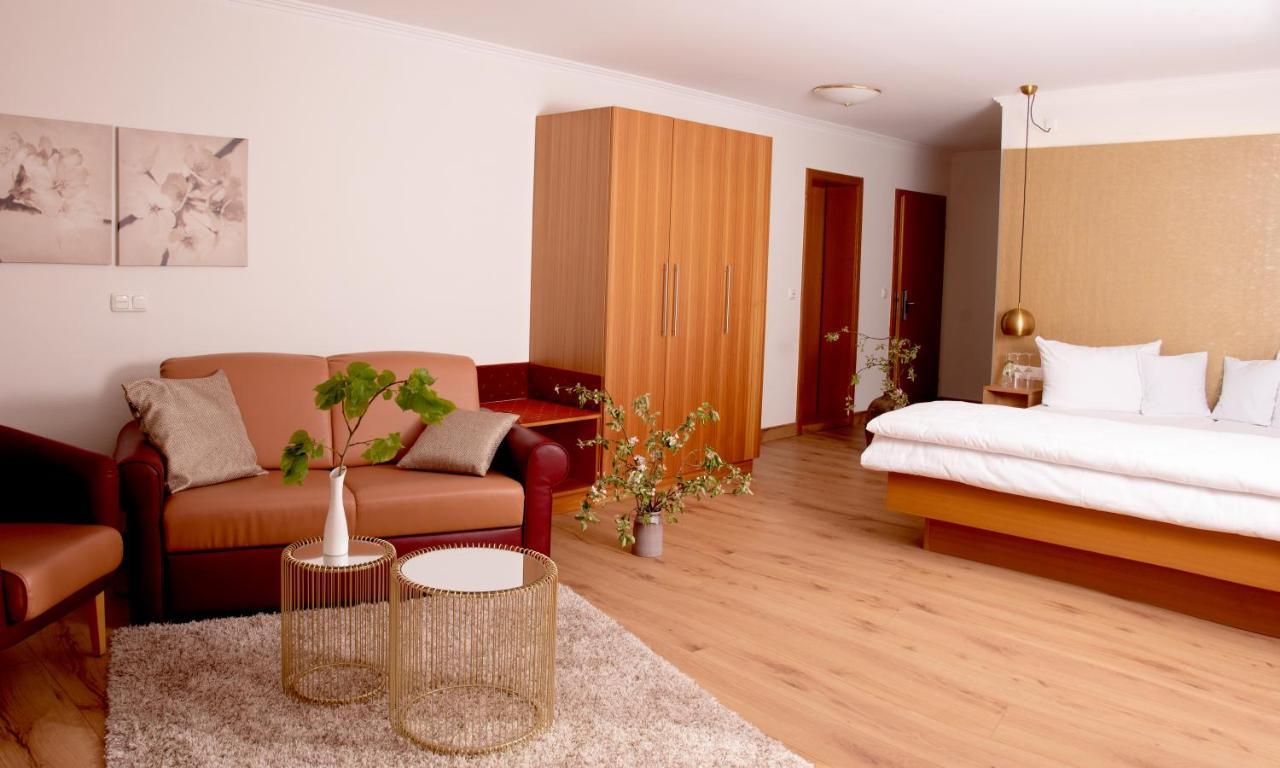 Anetseder Landhotel & Lofts Thyrnau Buitenkant foto